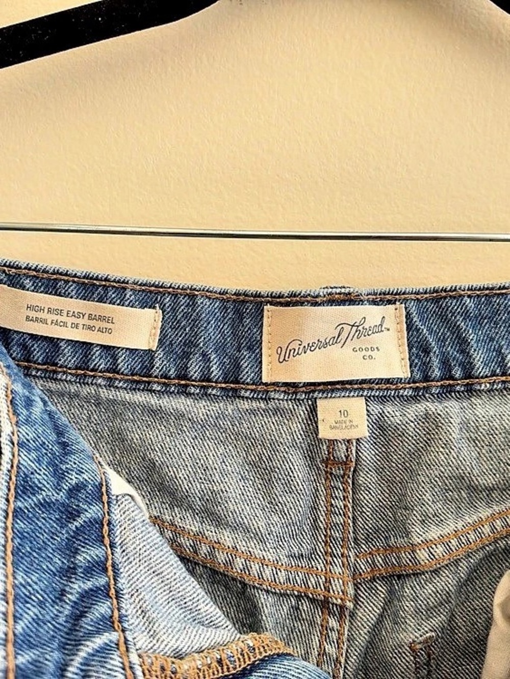 Universal Threads High Rise Barrel Jeans - Picture 3 of 3